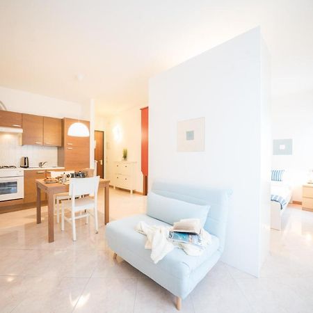 Gardappartamenti Garibaldi City Centre Desenzano del Garda Ngoại thất bức ảnh