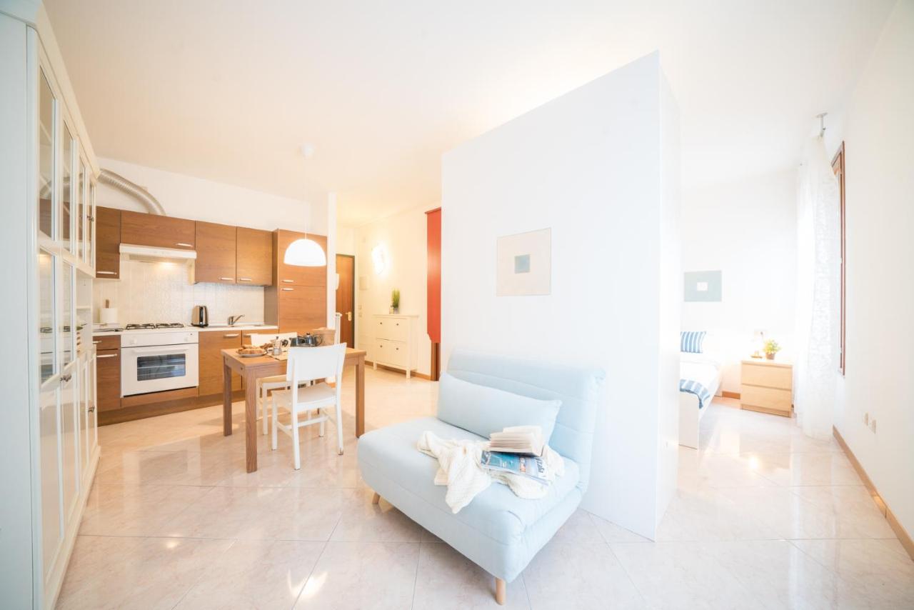 Gardappartamenti Garibaldi City Centre Desenzano del Garda Ngoại thất bức ảnh