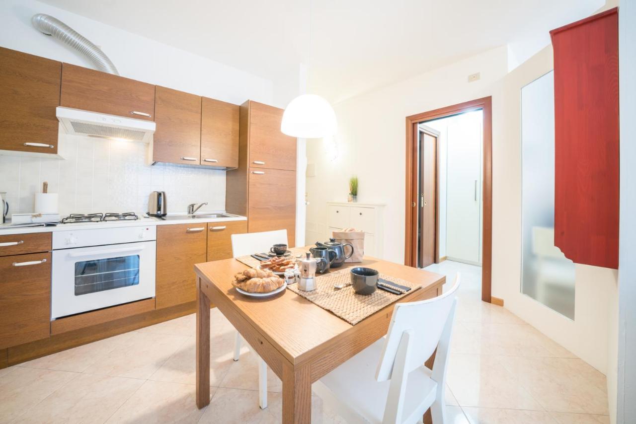 Gardappartamenti Garibaldi City Centre Desenzano del Garda Ngoại thất bức ảnh