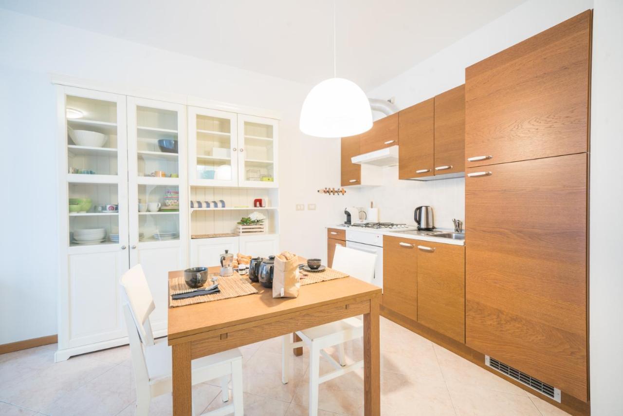 Gardappartamenti Garibaldi City Centre Desenzano del Garda Ngoại thất bức ảnh
