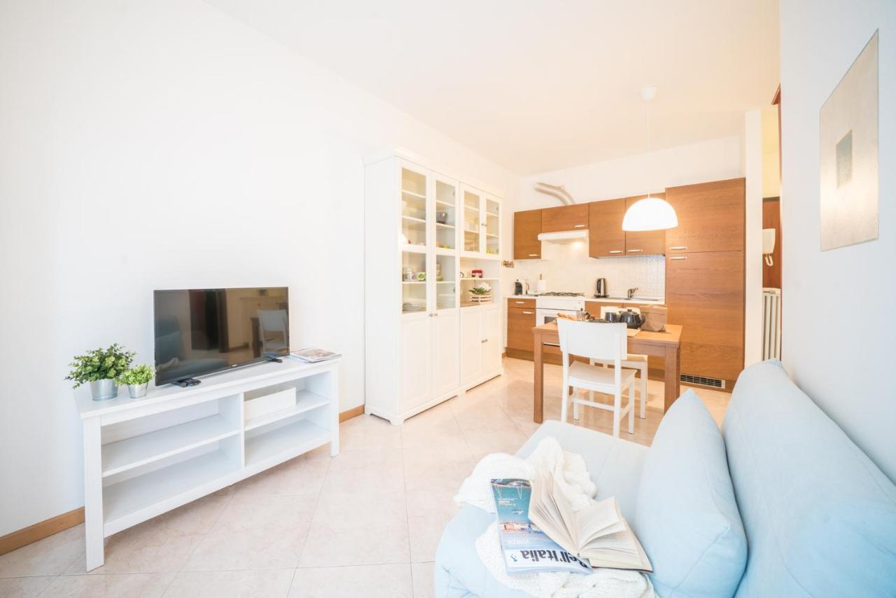 Gardappartamenti Garibaldi City Centre Desenzano del Garda Ngoại thất bức ảnh