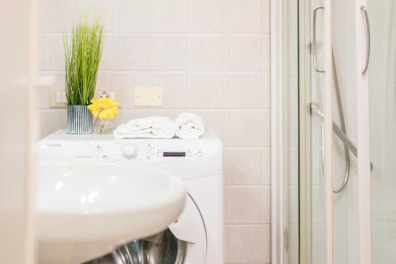 Gardappartamenti Garibaldi City Centre Desenzano del Garda Ngoại thất bức ảnh