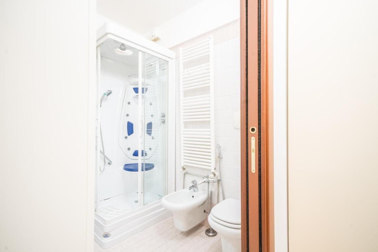 Gardappartamenti Garibaldi City Centre Desenzano del Garda Ngoại thất bức ảnh